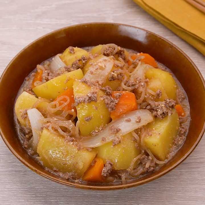 牛ひき肉のしみしみごまみそ肉じゃが