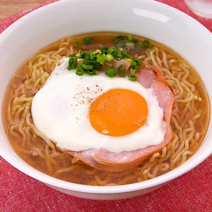 ハムエッグラーメン