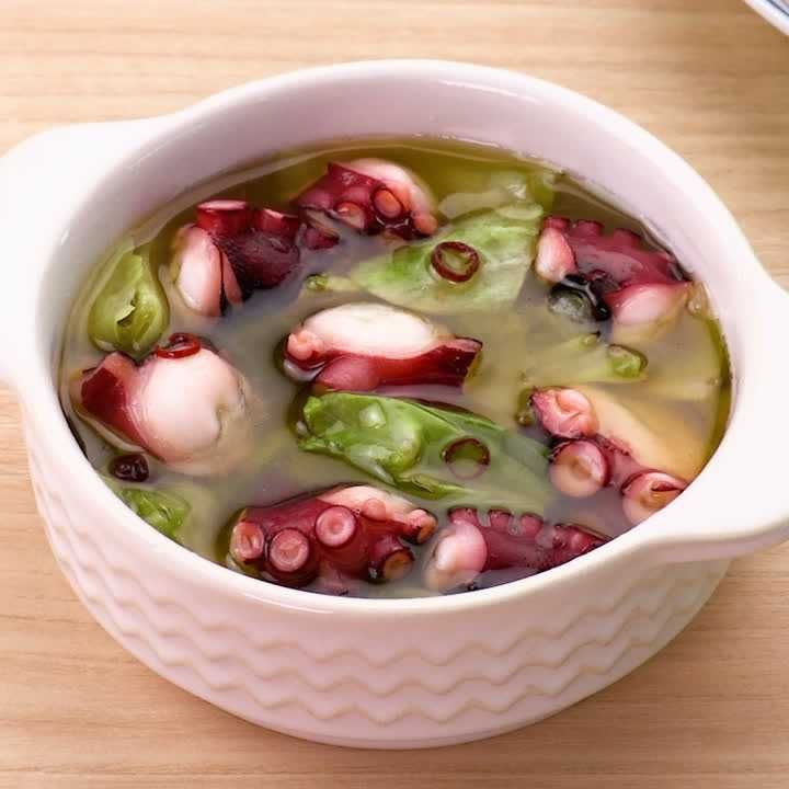 キャベツとたこのアヒージョ