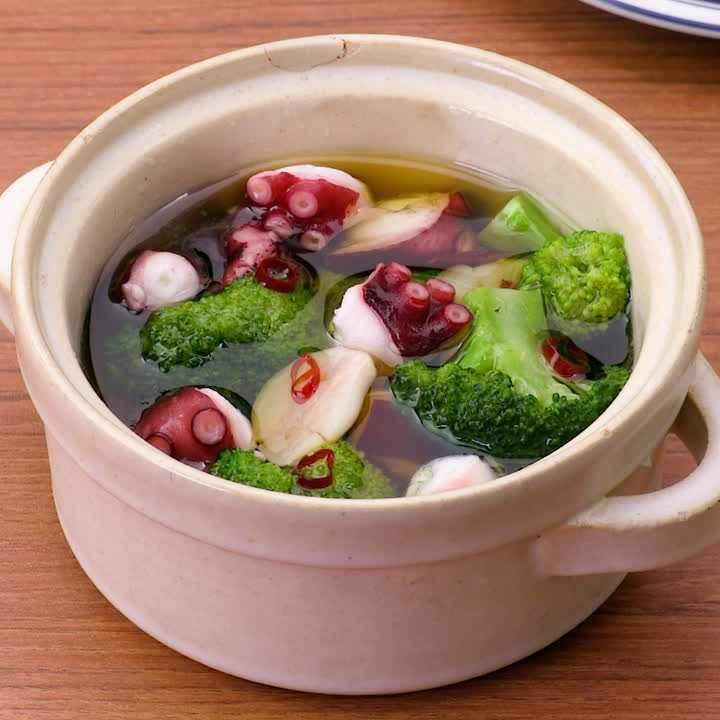 たことブロッコリーのアヒージョ