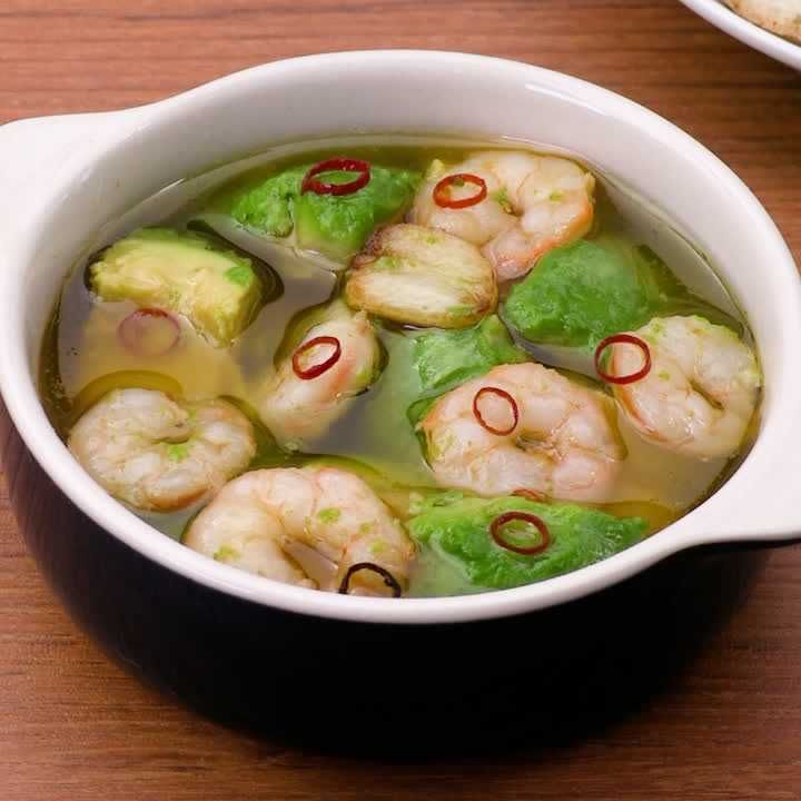 アボカドとえびのアヒージョ