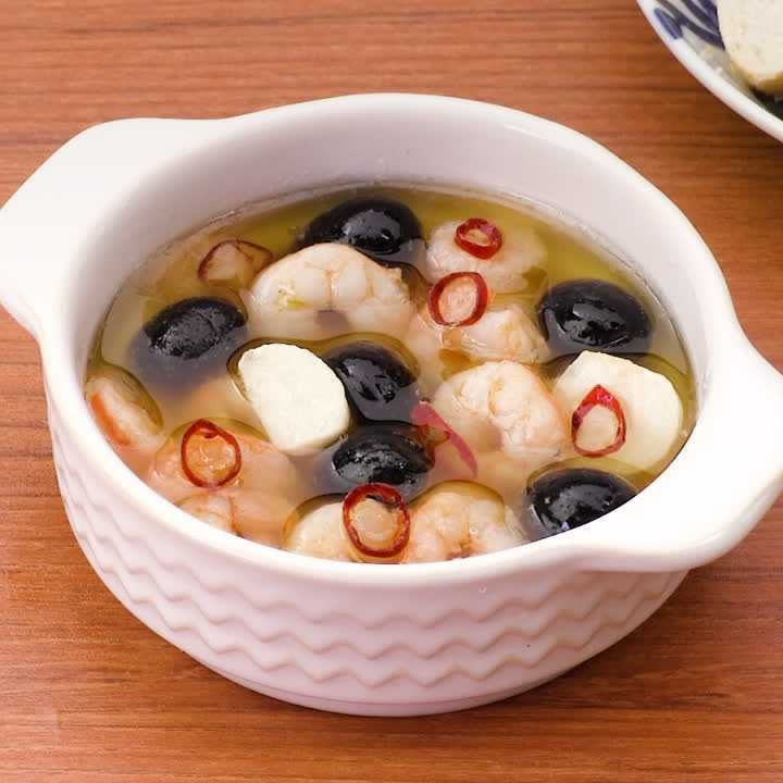 オリーブとえびのアヒージョ
