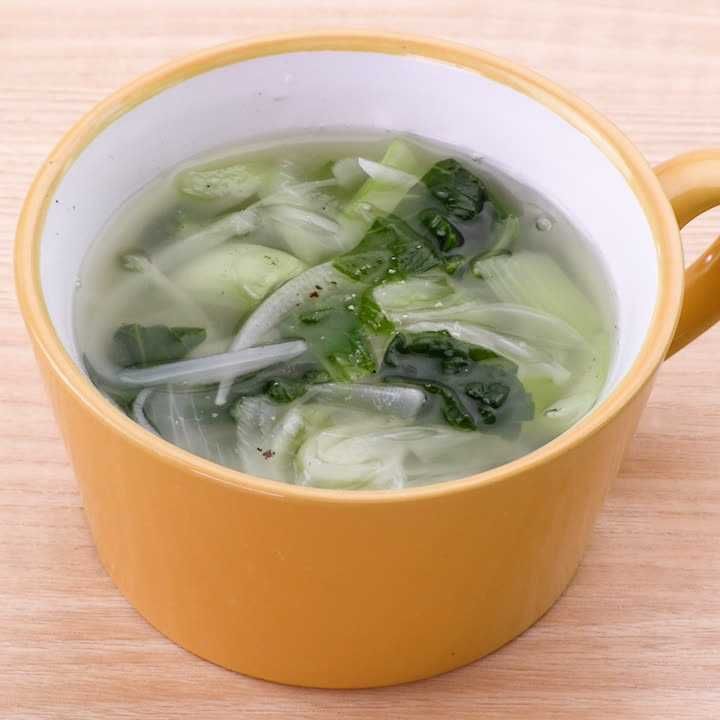 青梗菜と玉ねぎの生姜中華スープ