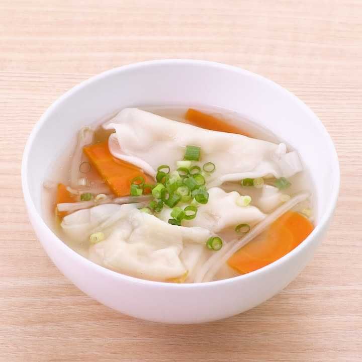 もやしとにんじんの餃子スープ