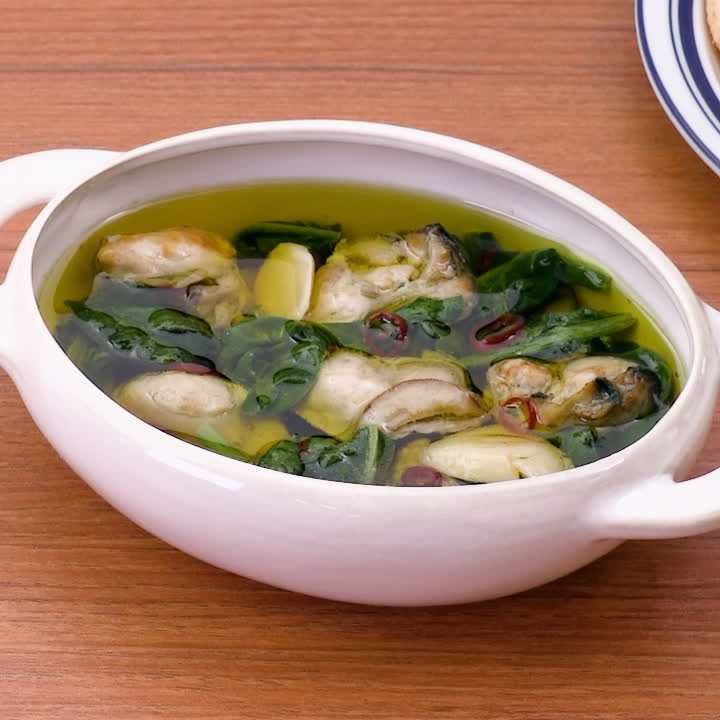 牡蠣とほうれん草のアヒージョ