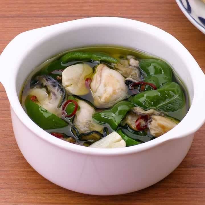 牡蠣とピーマンのアヒージョ