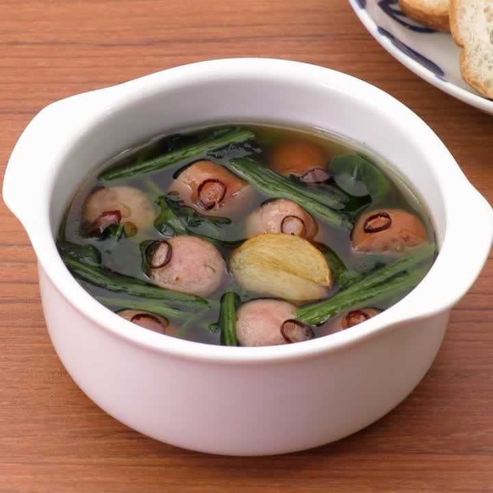 ほうれん草とソーセージのアヒージョ