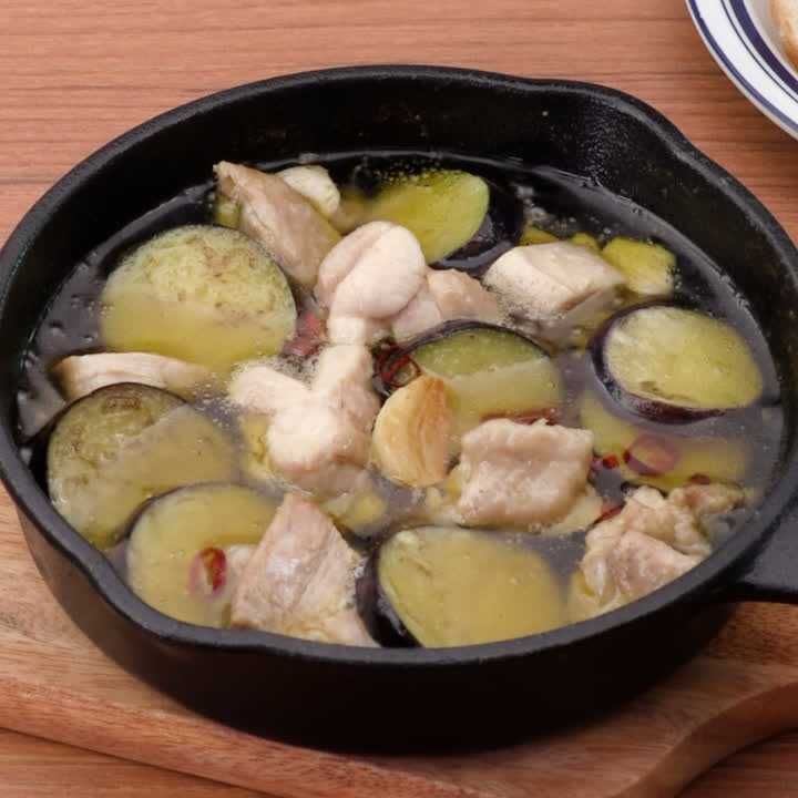 なすと鶏肉のアヒージョ