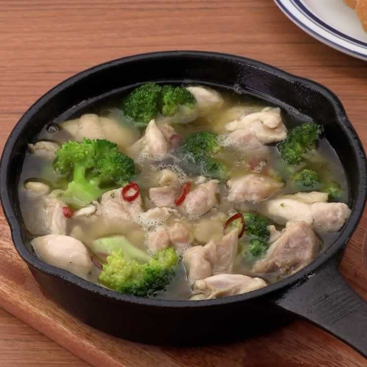 ブロッコリーと鶏肉のアヒージョ