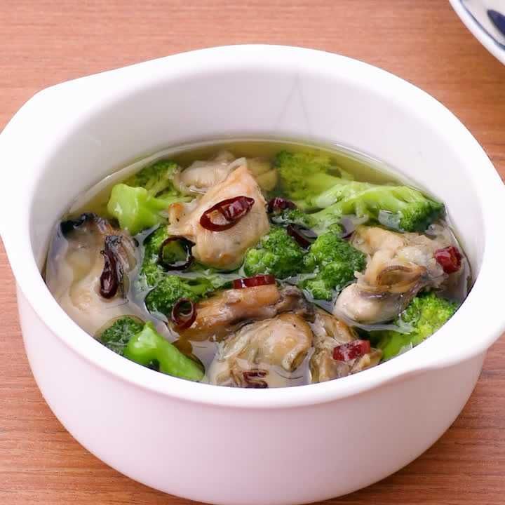 牡蠣とブロッコリーのアヒージョ