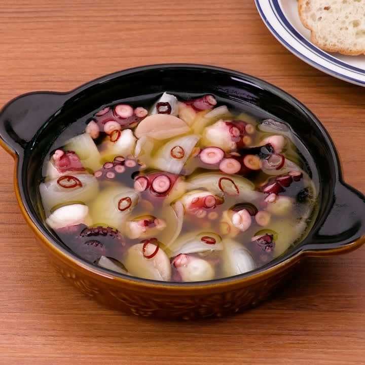 玉ねぎとたこのアヒージョ