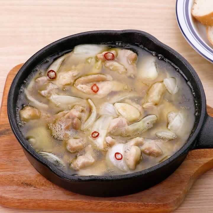 玉ねぎと鶏肉のアヒージョ