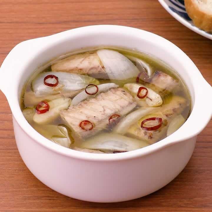 玉ねぎと鯖缶のアヒージョ