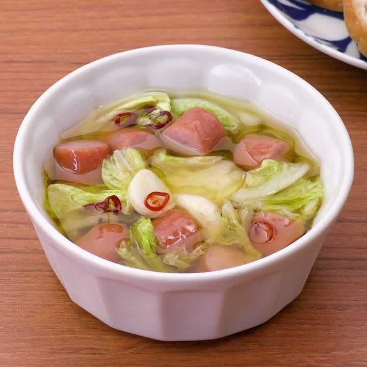 白菜とソーセージのアヒージョ