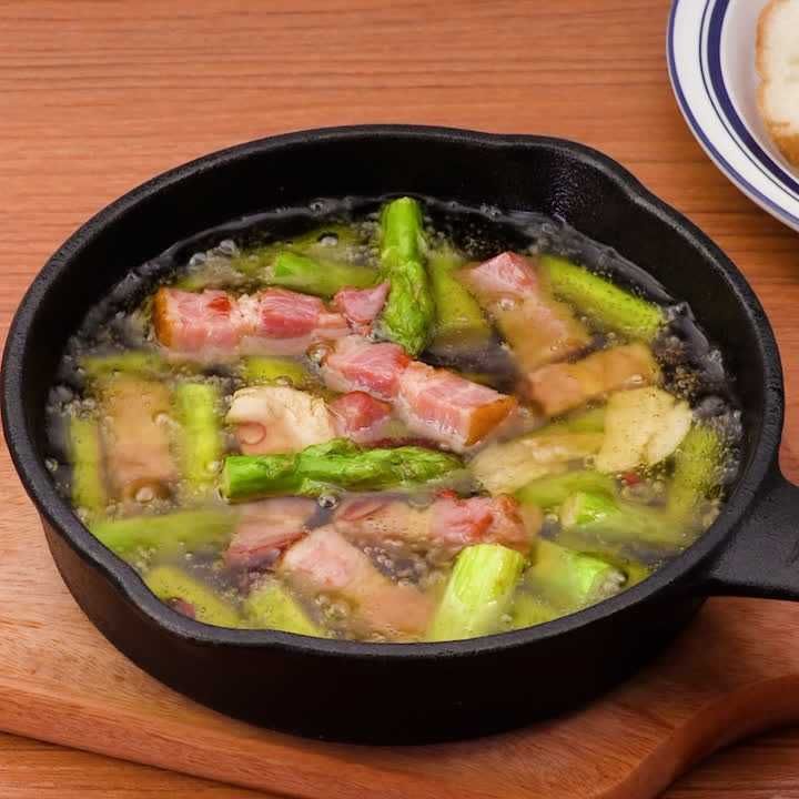 アスパラとベーコンのアヒージョ