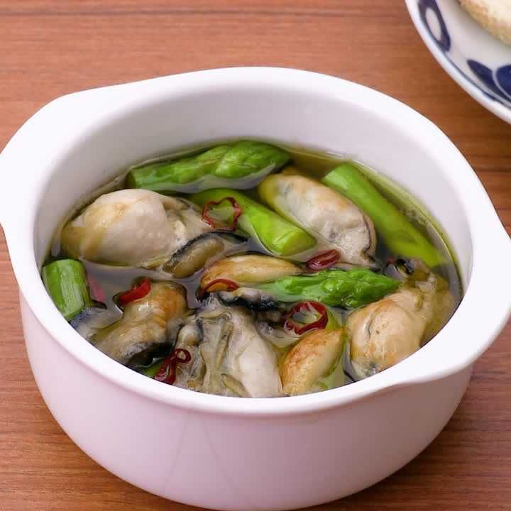 牡蠣とアスパラのアヒージョ