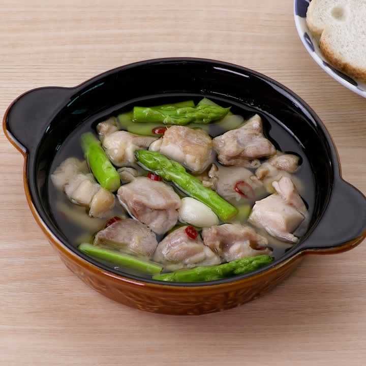 アスパラと鶏肉のアヒージョ