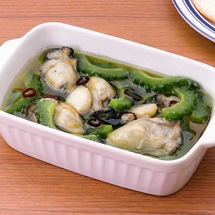 牡蠣とゴーヤーのアヒージョ