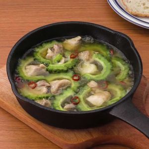 ゴーヤーと鶏肉のアヒージョ
