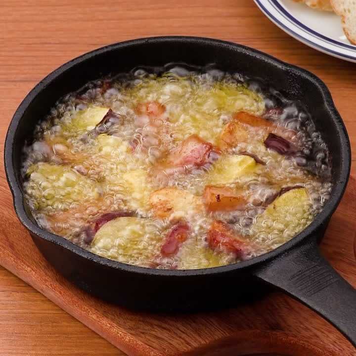 さつまいもとベーコンのアヒージョ