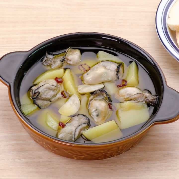 牡蠣とじゃがいものアヒージョ