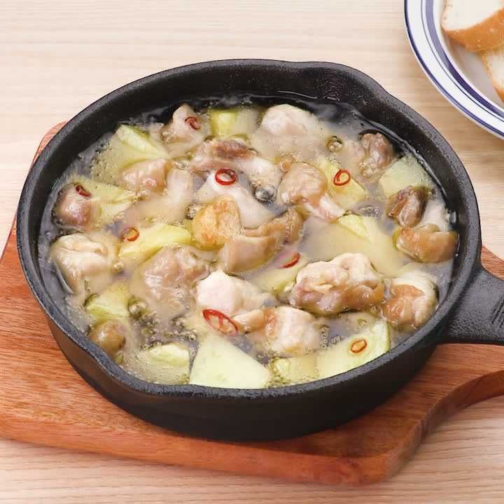 じゃがいもと鶏肉のアヒージョ