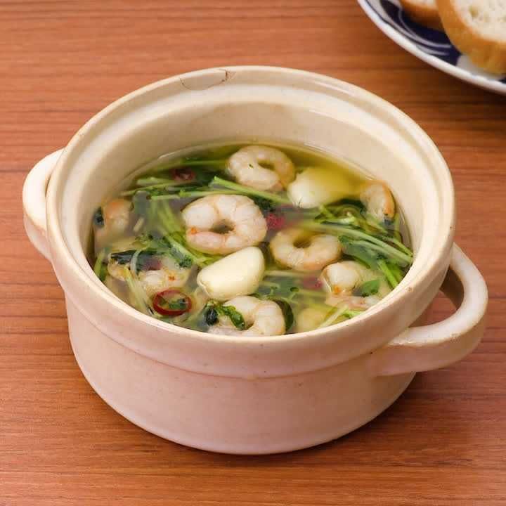 豆苗とえびのアヒージョ