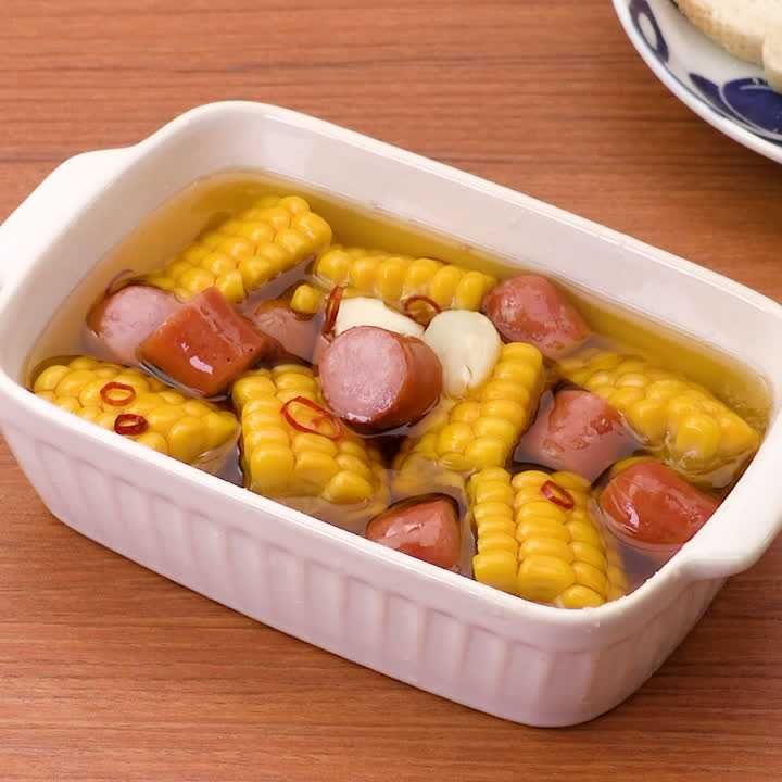 とうもろこしとソーセージのアヒージョ