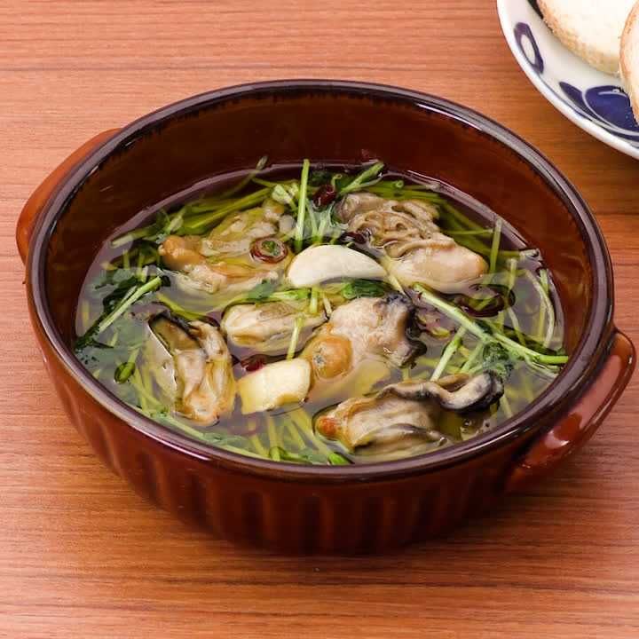 牡蠣と豆苗のアヒージョ