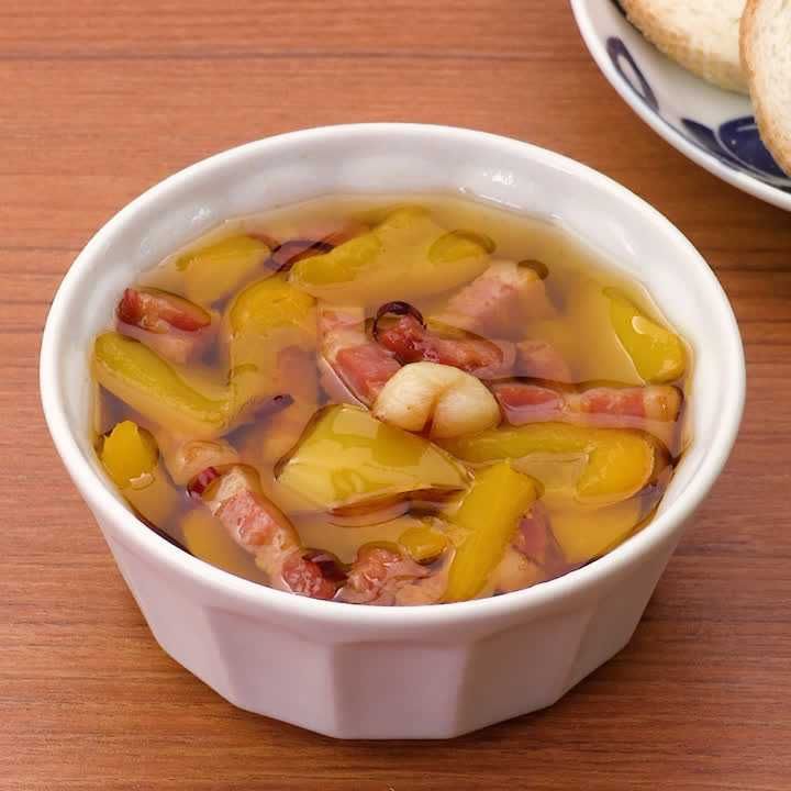 パプリカとベーコンのアヒージョ