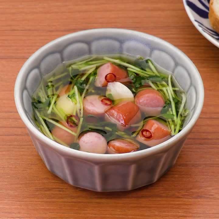 豆苗とソーセージのアヒージョ