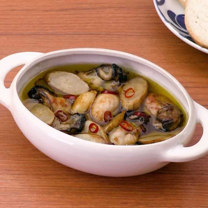 牡蠣とごぼうのアヒージョ