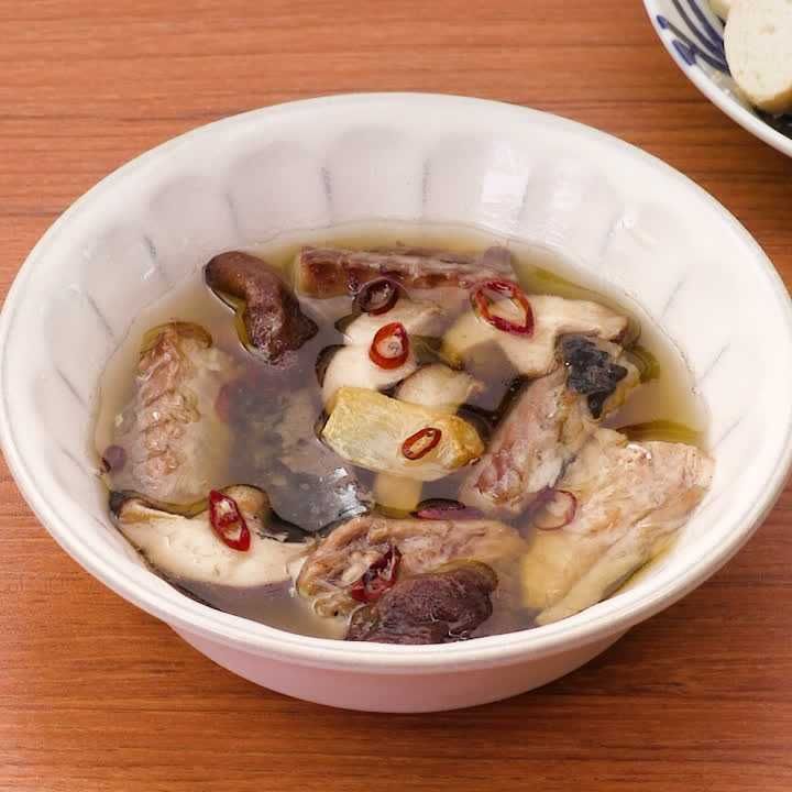 しいたけと鯖缶のアヒージョ