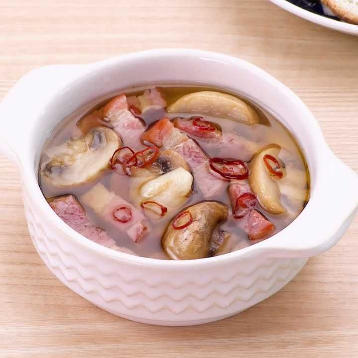 マッシュルームとベーコンのアヒージョ