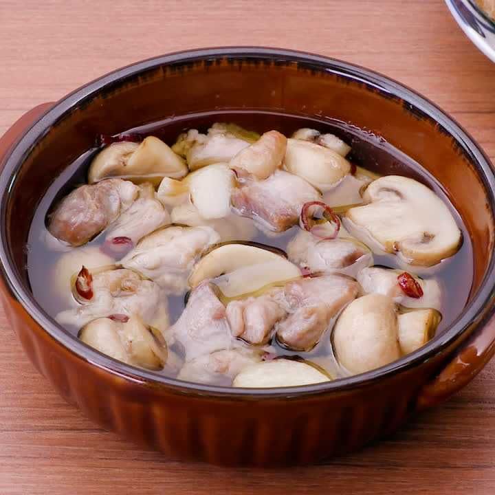 マッシュルームと鶏肉のアヒージョ