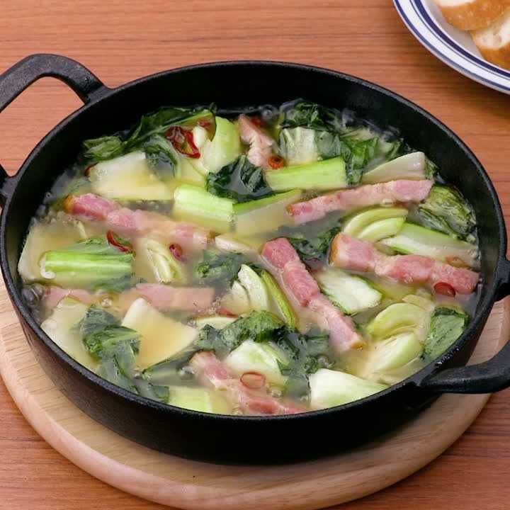 チンゲン菜とベーコンのアヒージョ