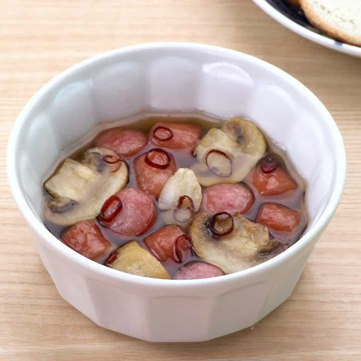 マッシュルームとソーセージのアヒージョ