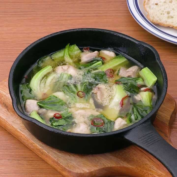 チンゲン菜と鶏肉のアヒージョ