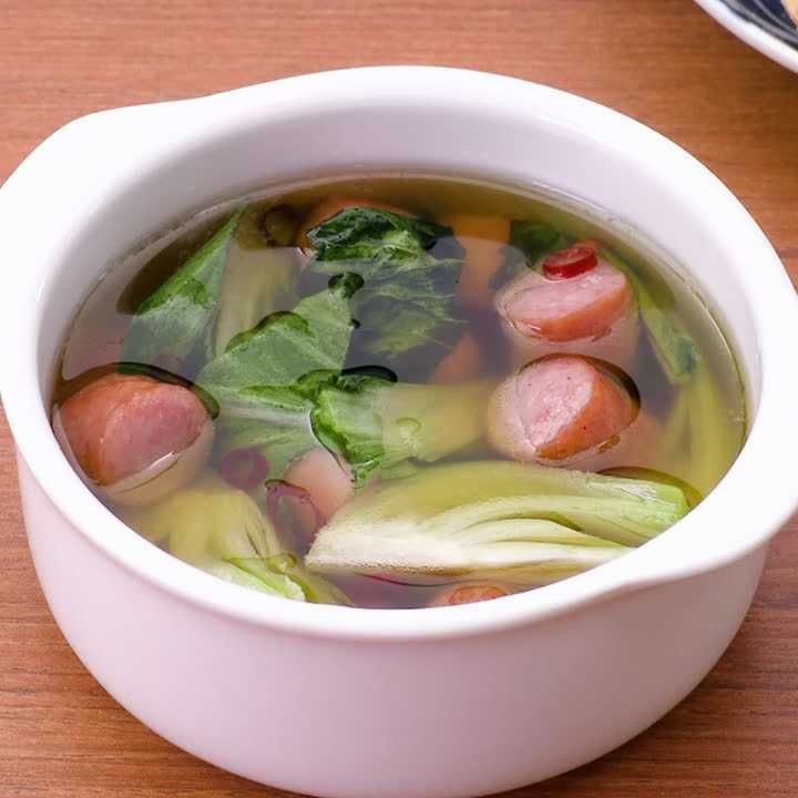 チンゲン菜とソーセージのアヒージョ
