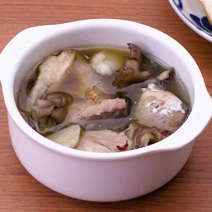 舞茸と鯖缶のアヒージョ