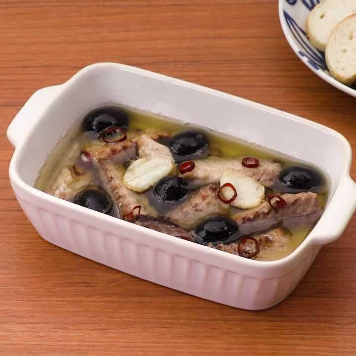 オリーブと鯖缶のアヒージョ