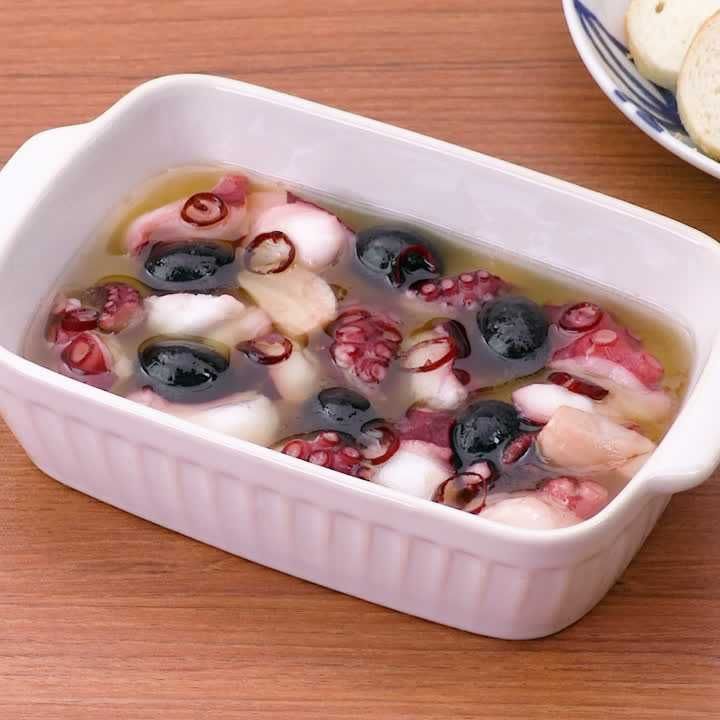 オリーブとたこのアヒージョ
