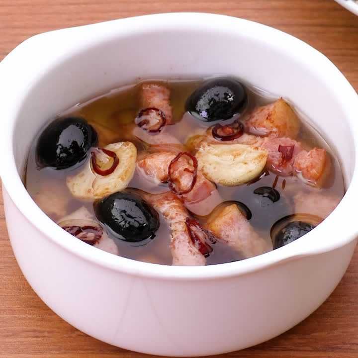 オリーブとベーコンのアヒージョ