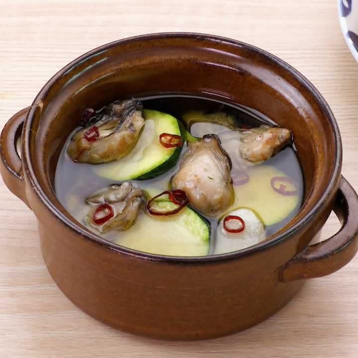 牡蠣とズッキーニのアヒージョ