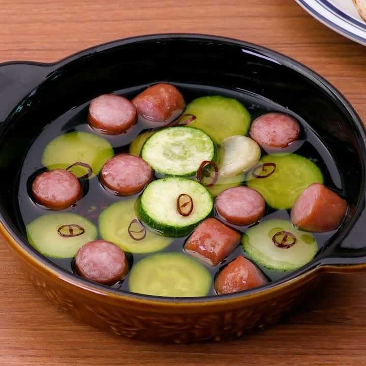 ズッキーニとソーセージのアヒージョ