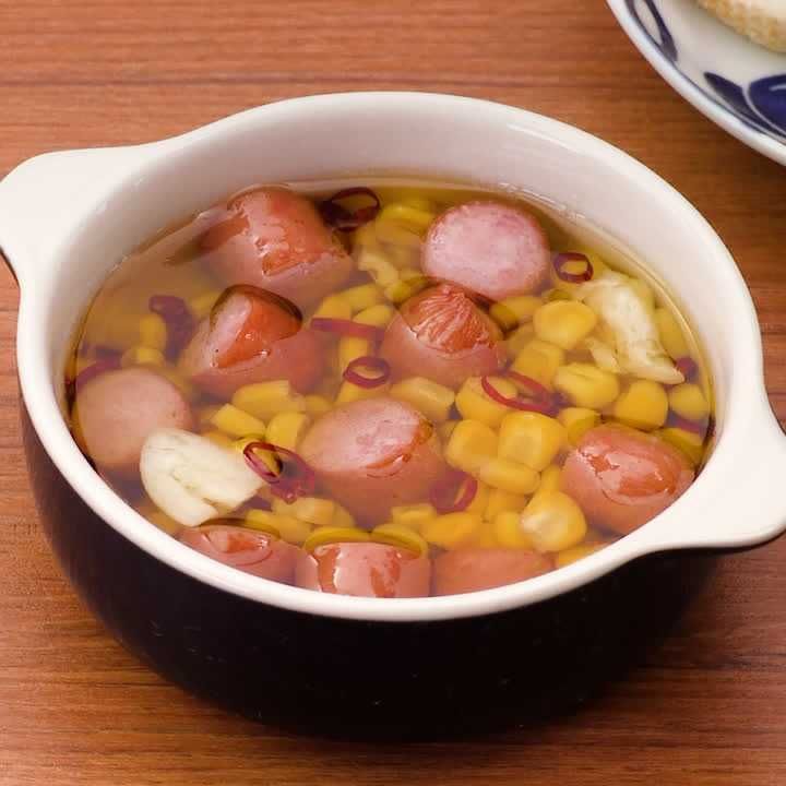 コーンとソーセージのアヒージョ