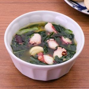 春菊とたこのアヒージョ