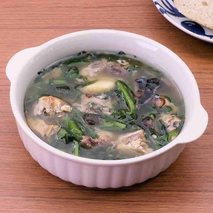春菊と鯖缶のアヒージョ