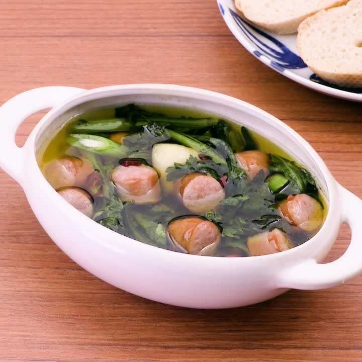 春菊とソーセージのアヒージョ