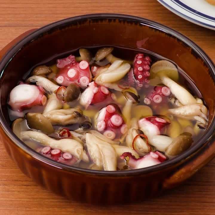 しめじとたこのアヒージョ